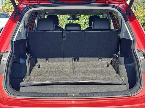 Used 2024 Volkswagen Tiguan SE w/ Panoramic Sunroof Package image 14