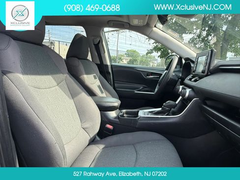 Used 2019 Toyota RAV4 XLE FWD image 21
