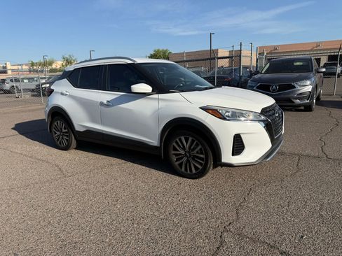 Certified 2024 Nissan Kicks SV image 3