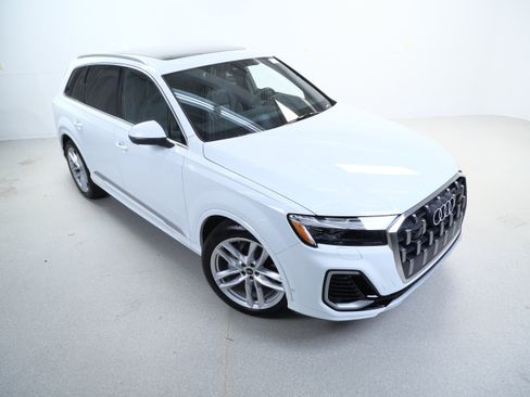 Used 2025 Audi Q7 3.0T Premium Plus w/ Premium Plus Package AWD/4WD image 4