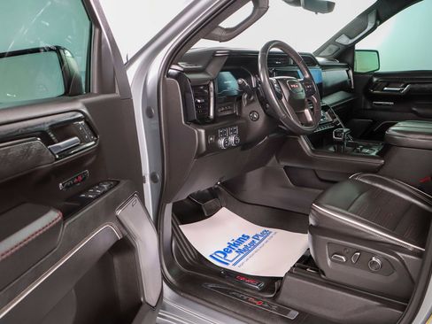 Used 2023 GMC Sierra 1500 AT4X image 3