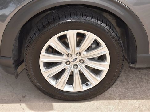 Used 2023 Ford Explorer Limited w/ Limited Technology Package image 38