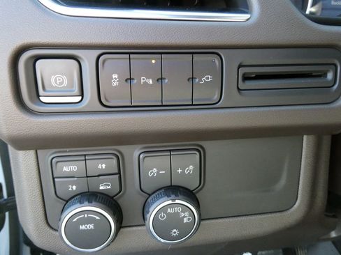 Certified 2021 Chevrolet Suburban LT w/ Rear Media and Nav Package AWD/4WD image 28