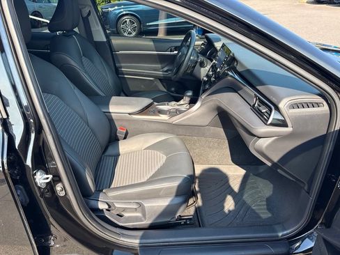 Used 2023 Toyota Camry SE w/ Cold Weather Package FWD image 23