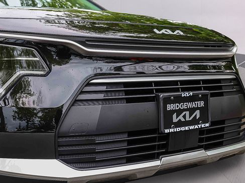 Certified 2025 Kia Niro EX w/ EX Cold Weather Package FWD image 28