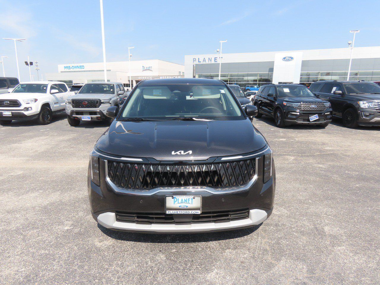 Used 2025 Kia Carnival FWD image 5