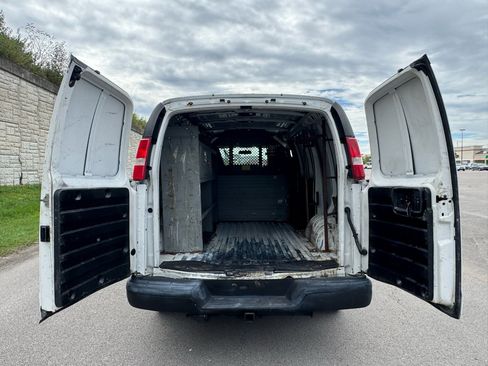 Used 2017 Chevrolet Express 2500 image 24