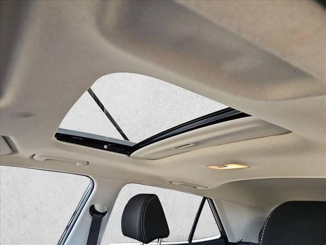 Used 2023 Hyundai Venue SEL FWD image 13