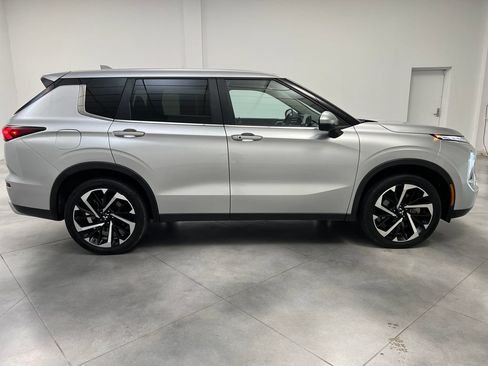 Used 2024 Mitsubishi Outlander SE AWD/4WD image 10