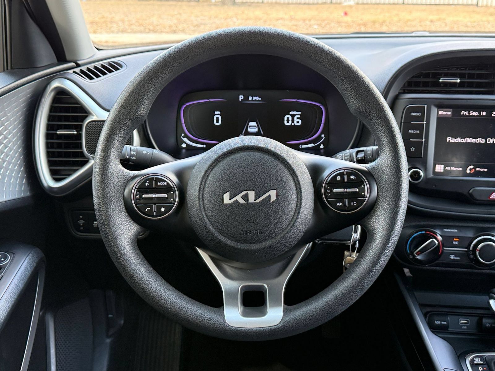 Used 2025 Kia Soul LX w/ LX Technology Package FWD image 27