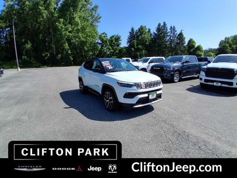 Certified 2025 Jeep Compass Limited w/ Elite Group AWD/4WD image 3
