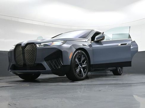 Used 2023 BMW iX xDrive50 w/ Premium Package image 41