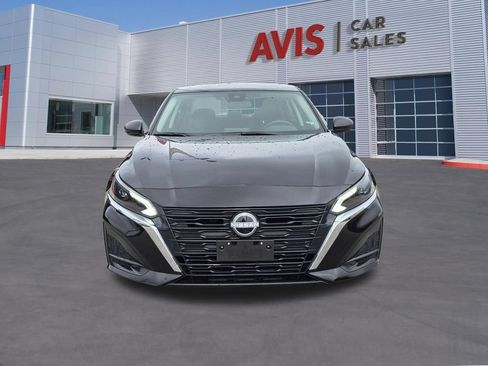 Used 2025 Nissan Altima 2.5 SV FWD image 2