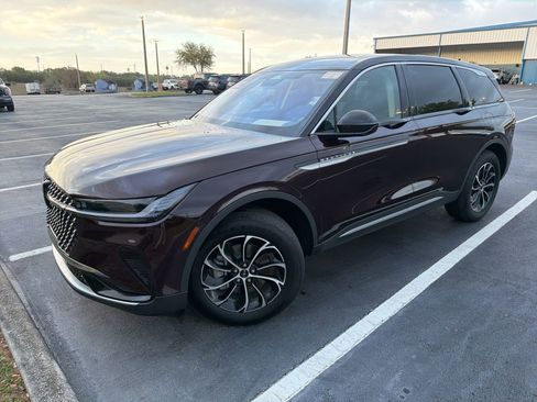 Used 2025 Lincoln Nautilus Premier image 15