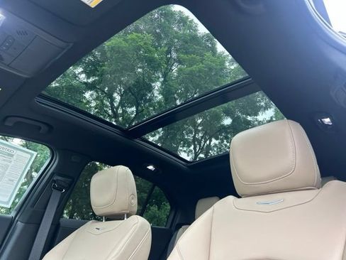 Used 2024 Cadillac XT4 Luxury w/ Cold Weather Package AWD/4WD image 29