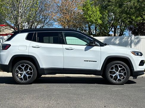 Used 2024 Jeep Compass Limited image 3