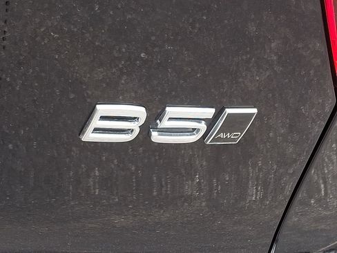 Certified 2023 Volvo XC40 B5 Ultimate w/ Climate Package image 31