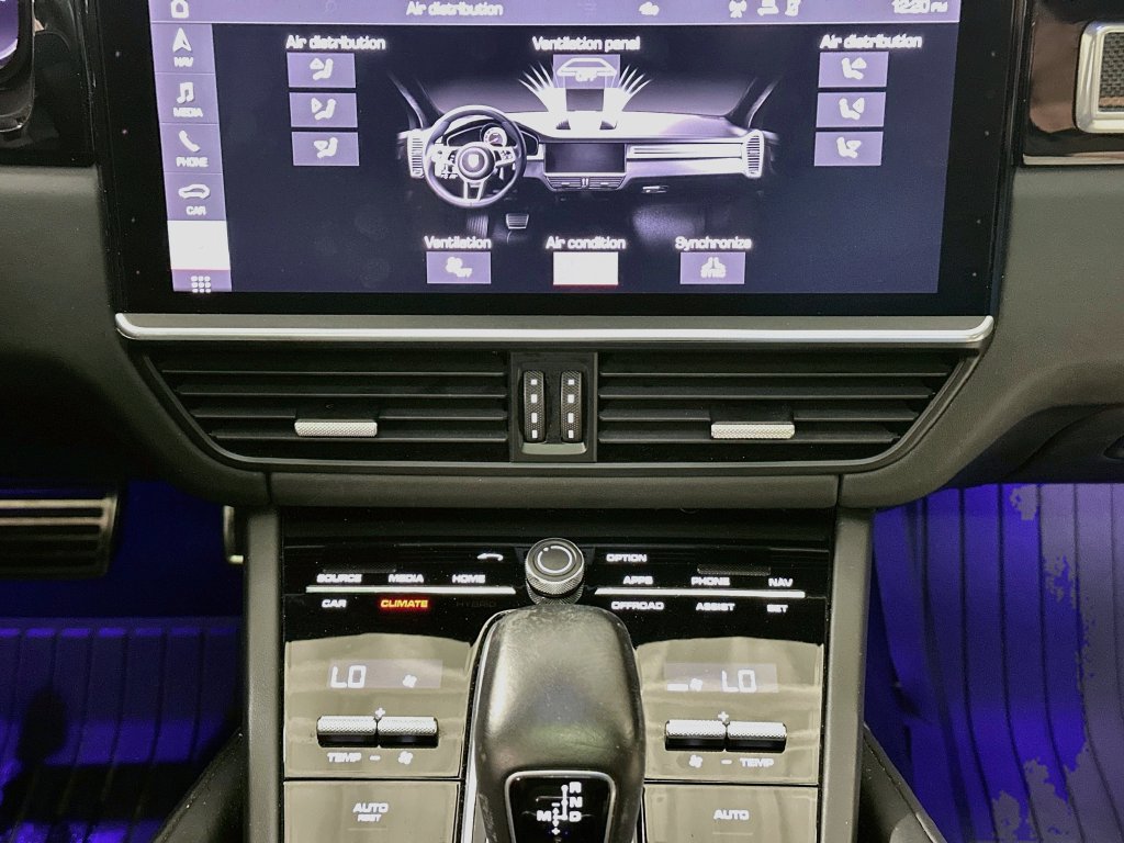 Certified 2021 Porsche Cayenne GTS AWD/4WD image 17