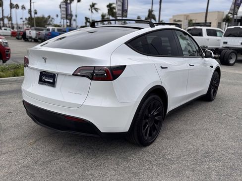 Used 2023 Tesla Model Y Long Range image 12