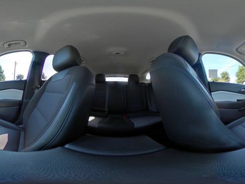 Used 2025 Chevrolet Trax LT FWD image 41