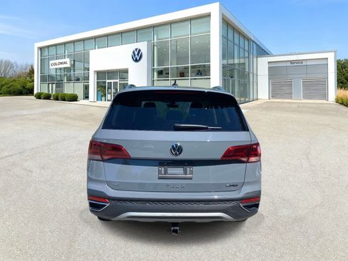 Certified 2024 Volkswagen Taos SE w/ Panoramic Sunroof Package AWD/4WD image 4