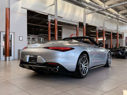 Used 2023 Mercedes-Benz SL 43 AMG w/ Driver Assistance Package image 6