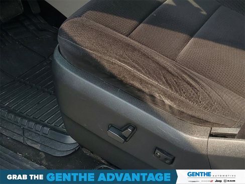 Used 2011 Chrysler Town & Country Touring image 8