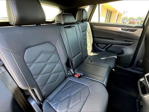 Used 2024 Volkswagen Atlas Cross Sport SE image 35