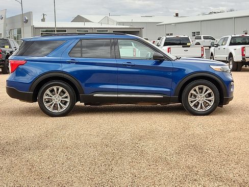 Used 2023 Ford Explorer XLT w/ Equipment Group 202A RWD image 5
