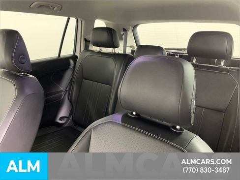 Used 2024 Volkswagen Tiguan SE image 17