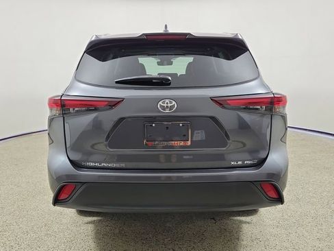 Used 2024 Toyota Highlander XLE image 6
