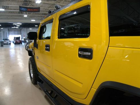 Used 2003 HUMMER H2 w/ Preferred Equipment Group image 18