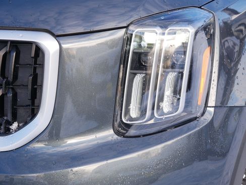 Certified 2023 Kia Telluride LX image 16