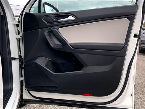 Used 2019 Volkswagen Tiguan SE image 22