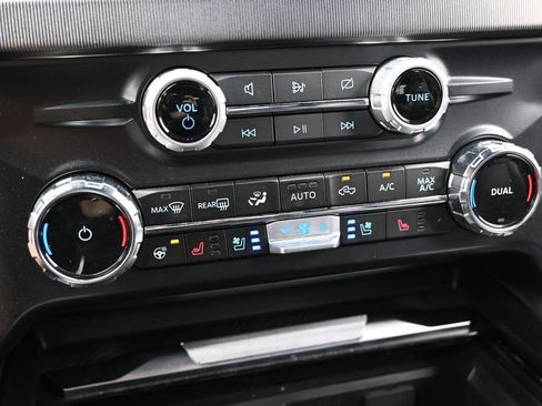 Used 2024 Ford F250 Platinum AWD/4WD image 41