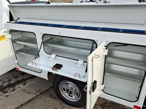 New 2026 Ford F250 XL w/ XL Chrome Package image 10