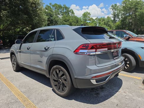 Used 2024 Volkswagen Atlas Cross Sport SE FWD image 6