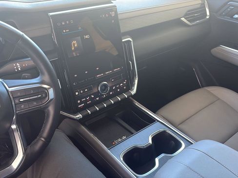 Used 2024 GMC Acadia Elevation image 21