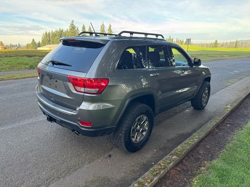 Used 2011 Jeep Grand Cherokee Limited w/ Luxury Group II image 5