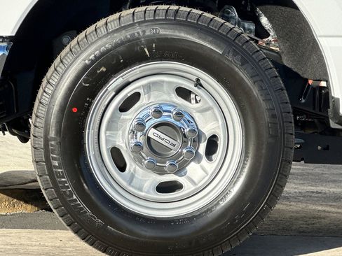 New 2026 Ford F250 XL w/ XL Chrome Package image 22