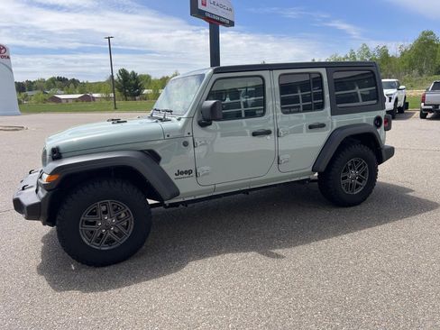 Used 2024 Jeep Wrangler Unlimited Sport AWD/4WD image 6
