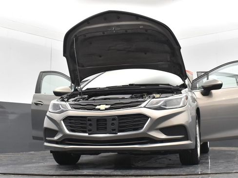 Used 2018 Chevrolet Cruze LT w/ Convenience Package FWD image 38