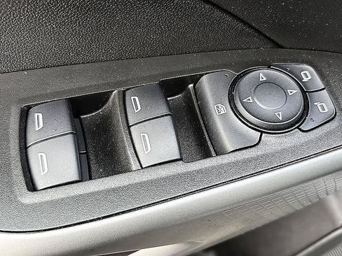 Used 2024 Chevrolet Trax LS w/ LS Convenience Package FWD image 17