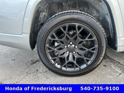 Used 2025 Jeep Grand Cherokee L Summit image 16