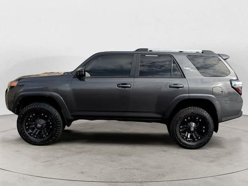 Used 2018 Toyota 4Runner TRD Off-Road image 2