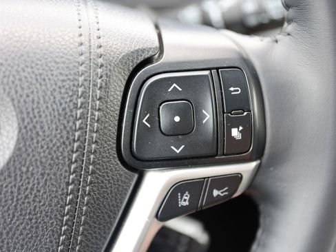 Used 2019 Toyota Highlander XLE AWD/4WD image 42