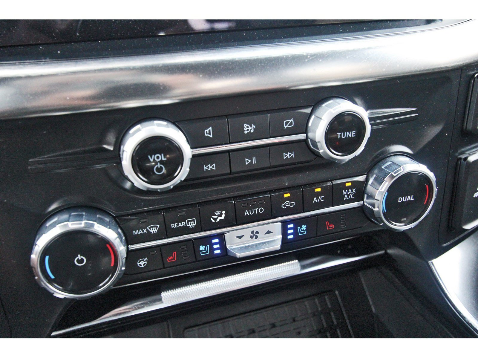 Used 2023 Ford F150 Lariat w/ Equipment Group 502A High AWD/4WD image 28