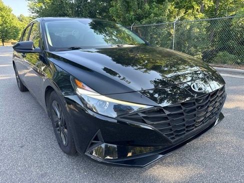 Used 2021 Hyundai Elantra SEL w/ Convenience Package FWD image 3