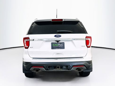 Used 2018 Ford Explorer XLT w/ Equipment Group 202A AWD/4WD image 7