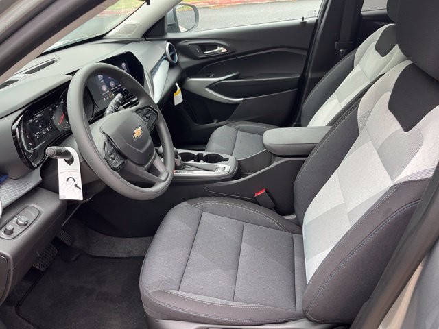 New 2026 Chevrolet Trax LS w/ LS Convenience Package FWD image 6